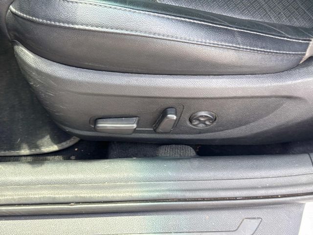 Used 2018 White Kia EX image 28