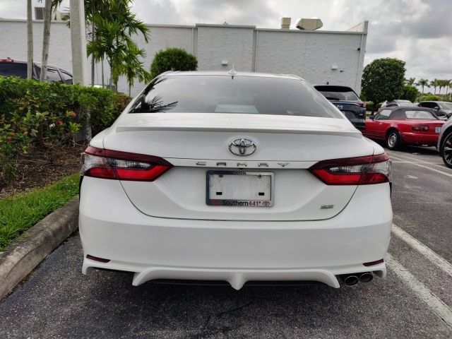 2022 Toyota Camry SE 3