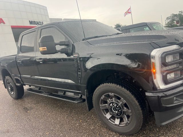2026 Ford F-250 Super Duty Negro (Agate Black Metallic) Camioneta Todo terreno Automática