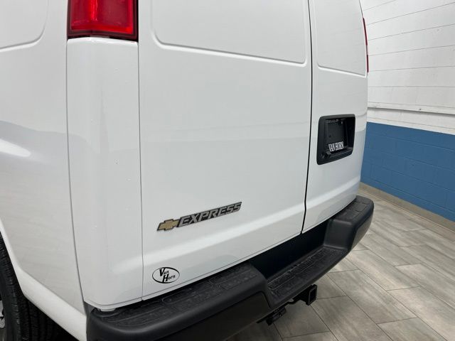 New 2026 Summit White Chevrolet Work Van image 24