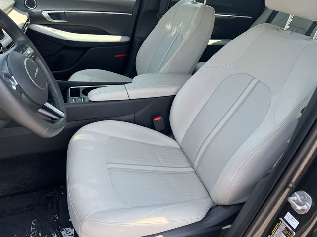 Used 2025 Gray Hyundai SEL image 33