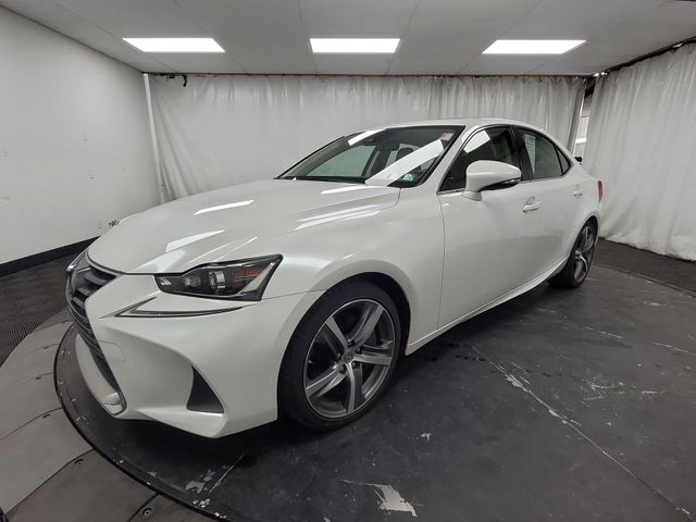 2017 – Lexus – IS
