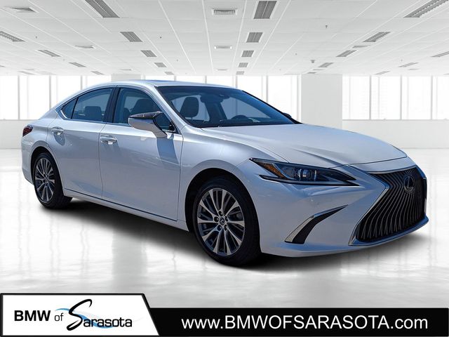2020 Lexus ES 350's photo