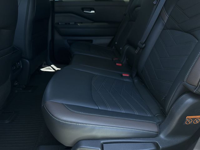 Used 2024 White Nissan Platinum image 20