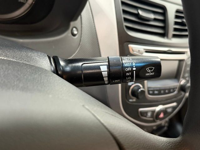 2016 Hyundai Accent SE photo