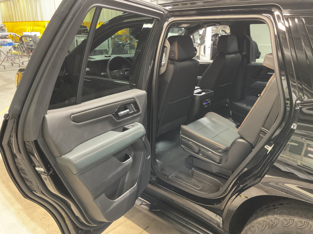 2025 Onyx Black GMC Yukon AT4 4X4 SUV