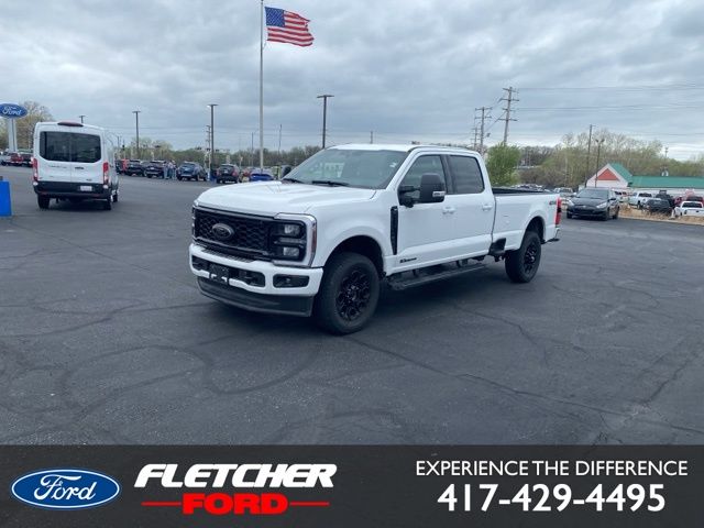 Oxford White 2025 Ford F-350 Super Duty XLT Crew Cab 4WD Pickup Truck Four-Wheel Drive Automatic