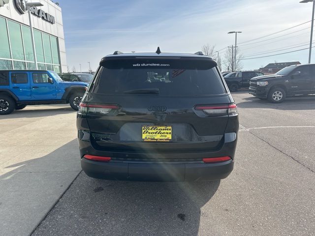 2024 Jeep Grand Cherokee L Altitude - Diamond Black Crystal Pearlcoat exterior view 6
