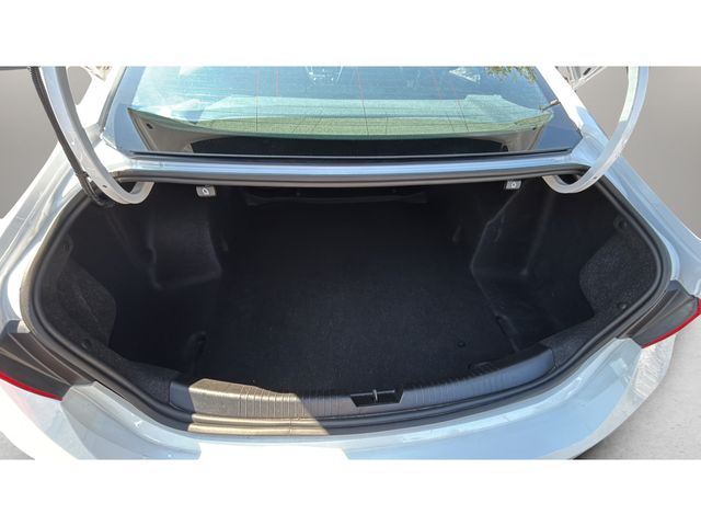 Used 2025 White Chevrolet LT image 31