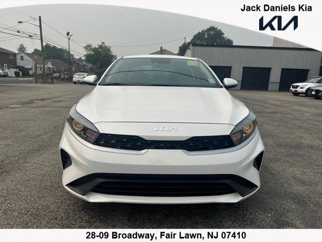 Snow White Pearl 2023 Kia Forte Sedan Front-Wheel Drive Continuously Variable Transmission