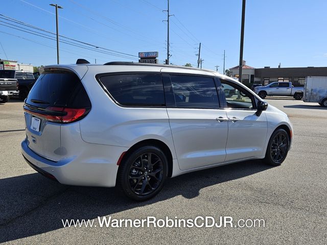 New 2026 Silver Chrysler Select image 15