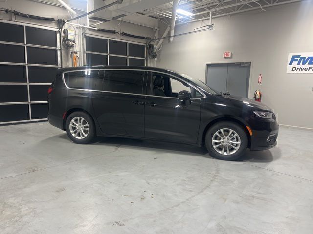 2026 Chrysler Pacifica Select FWD