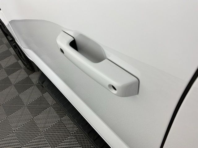 New 2026 Oxford White Ford XLT image 13