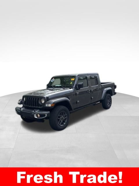 Gray (Granite Crystal Metallic Clearcoat) 2024 Jeep Gladiator Sport Crew Cab 4WD Pickup Truck Four-Wheel Drive 8-Speed Automatic