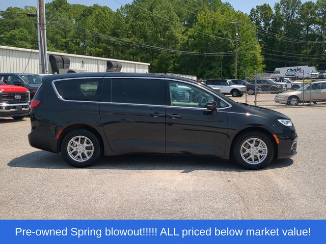Used 2023 Black Chrysler Touring L image 14
