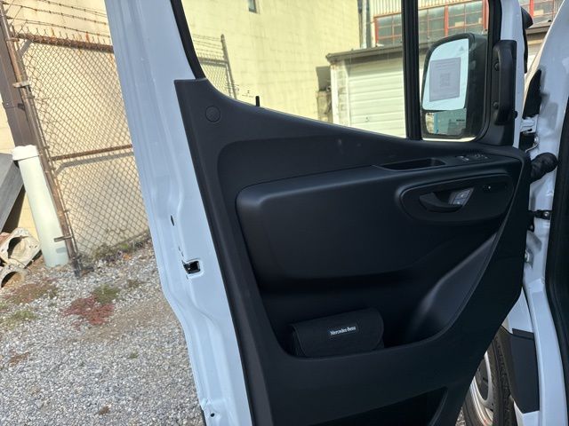 2025 Mercedes-Benz Sprinter 2500 Cargo 144 WB photo