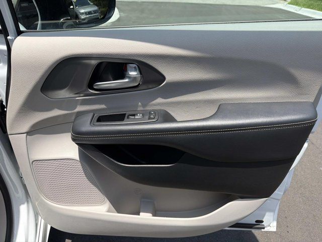 Used 2024 Chrysler Pacifica Van