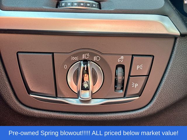 Used 2022 Black Sapphire Metallic BMW sDrive30i image 34