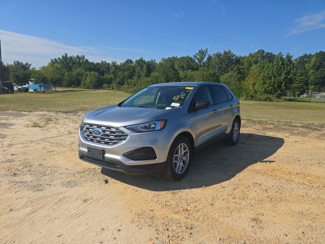 Used 2021 Iconic Silver Metallic Ford SE image 2