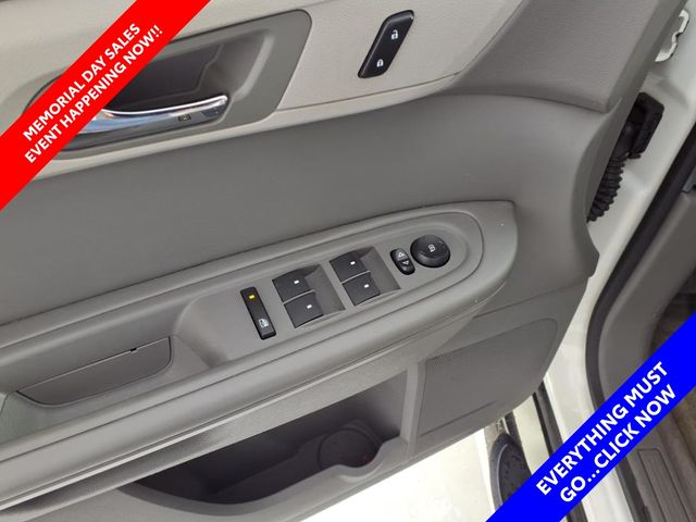 2015 Chevrolet Traverse LS photo