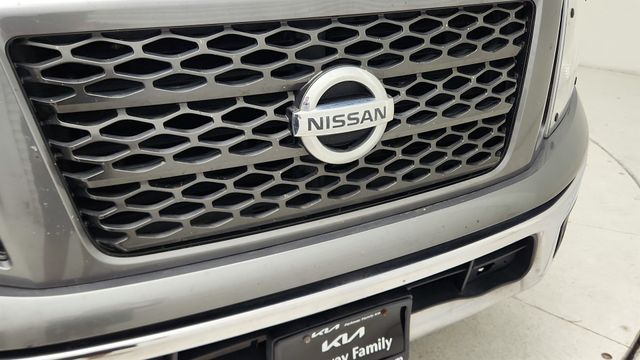 2019 Nissan Titan SV - 11