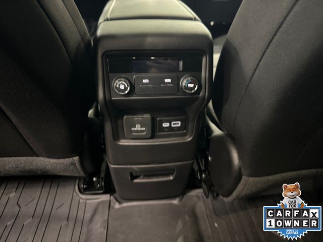 2023 GMC Acadia SLE photo