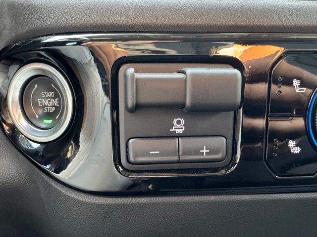 Used 2023 White Chevrolet LT image 27