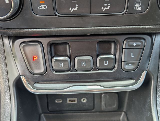 Used 2021 White GMC SLE image 14