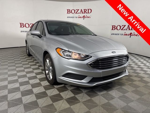 2017 Ingot Silver Ford Fusion SE FWD Sedan