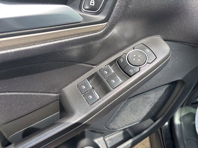 2021 Ford Escape SE photo