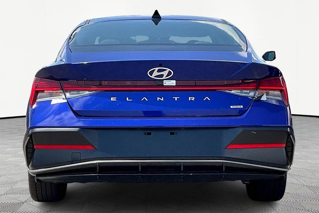 2025 Hyundai Elantra Hybrid Limited photo