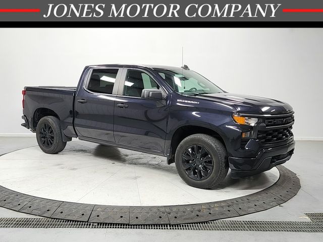 Dark Ash Metallic 2022 Chevrolet Silverado 1500 Custom Crew Cab RWD Pickup Truck 4X2 8-Speed Automatic