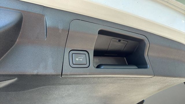 Used 2023 White GMC SLE image 36