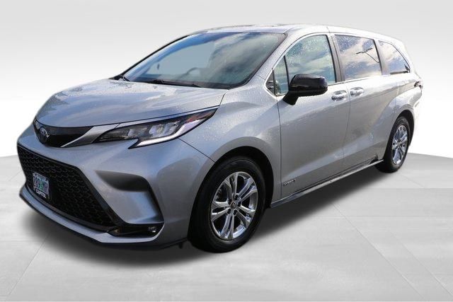 2021 Toyota Sienna XSE 23