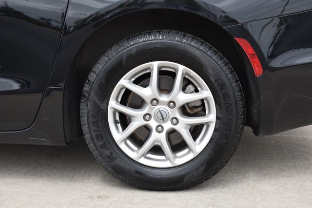 Used 2025 Chrysler Pacifica Van