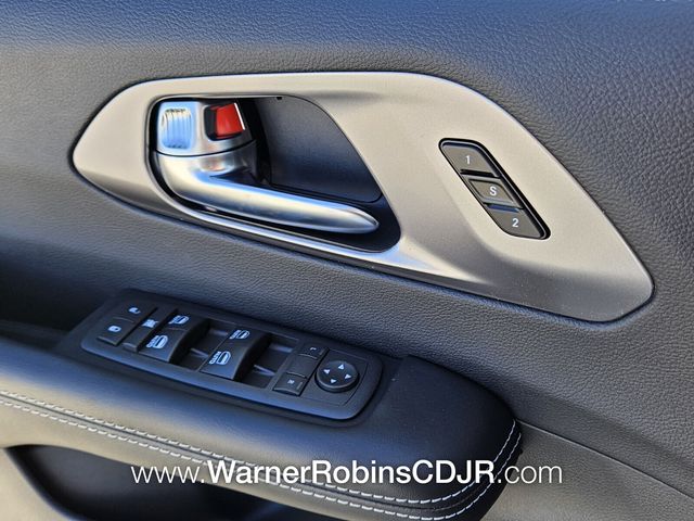 New 2026 White Chrysler Select image 31