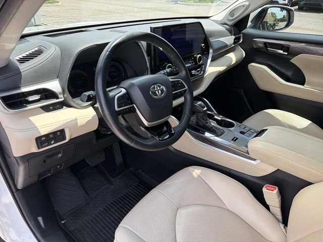 Used 2024 Toyota Highlander SUV