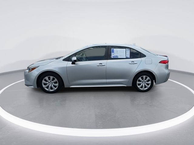 Used 2022 Silver Toyota LE image 5