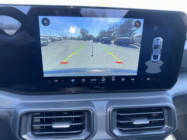 Additional photo of vehicle.