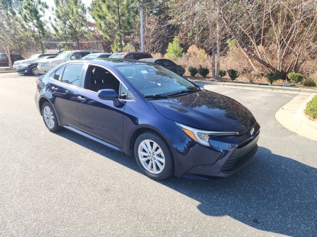 2024 Toyota Corolla LE's photo