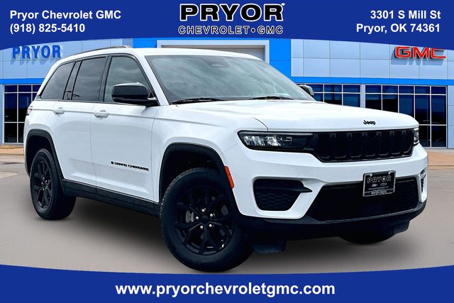 Bright White Clearcoat 2025 Jeep Grand Cherokee Altitude 4WD SUV / Crossover Four-Wheel Drive 8-Speed Automatic