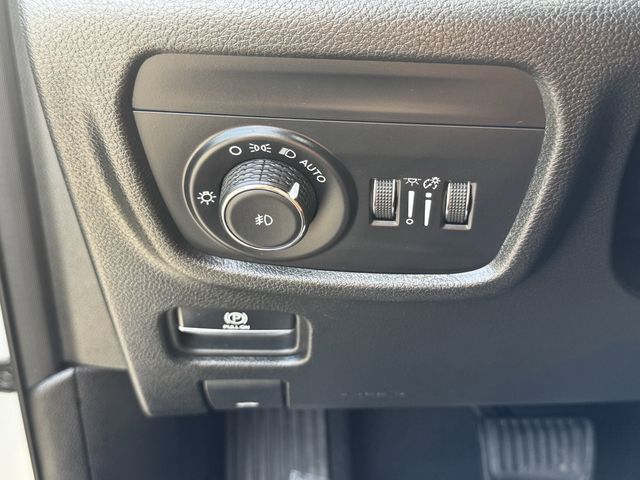 2024 Jeep Grand Cherokee Limited Silver at Texan Dodge Chrysler Jeep Ram