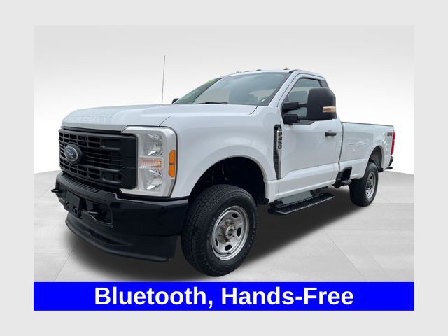 Oxford White 2023 Ford F-250 Super Duty Pickup Truck Four-Wheel Drive Automatic