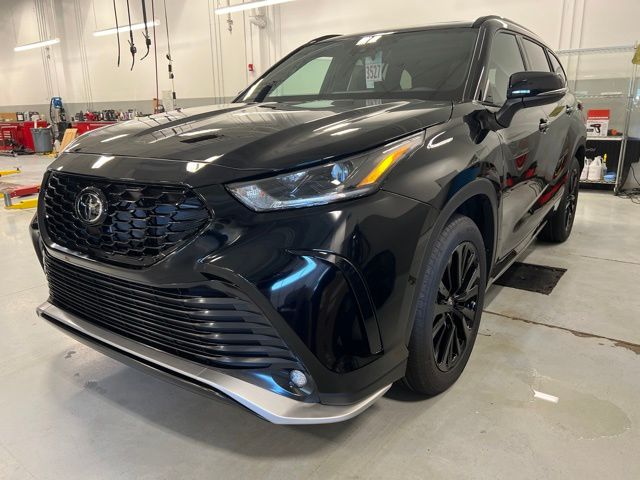 Midnight Black Metallic 2026 Toyota Highlander SUV / Crossover All-Wheel Drive 8-Speed Automatic