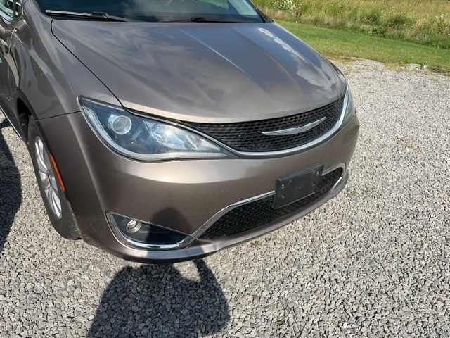 2017 Chrysler Pacifica Touring L - 1