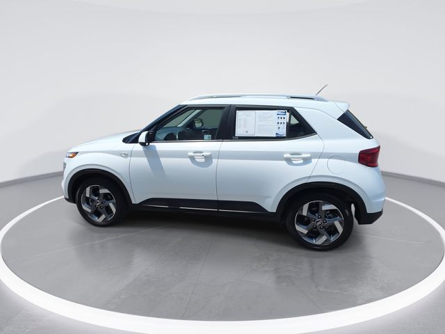 Used 2025 White Hyundai SEL image 6