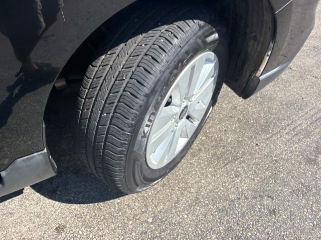 Used 2017 Black Subaru 2.5i Premium image 35