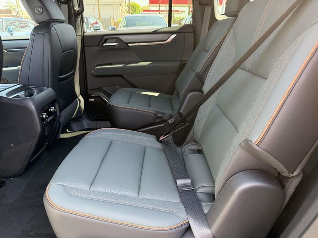 2026 GMC Acadia AT4 - Photo 8