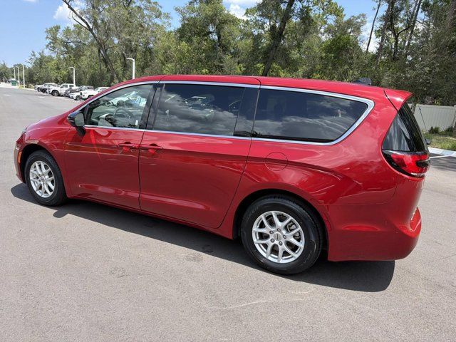 Used 2025 Chrysler Pacifica Van