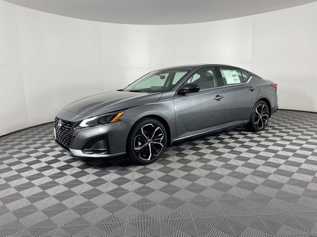 2025 Gun Metallic Nissan Altima 2.5 SR FWD Sedan